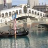 Venetian, med gondolbåter på utsiå